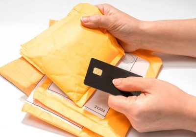 Arnaque au QR code: De fausses cartes bancaires dans vos boîtes aux lettres